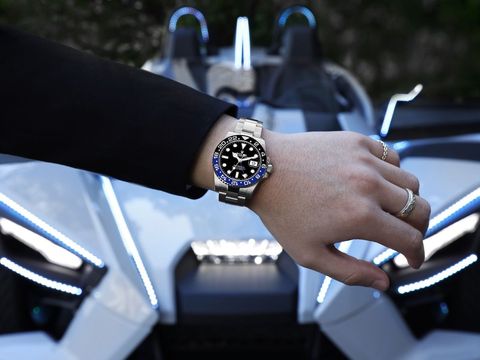 Guide to Luxury Watches: History, Features, Trends, and Buying Insights